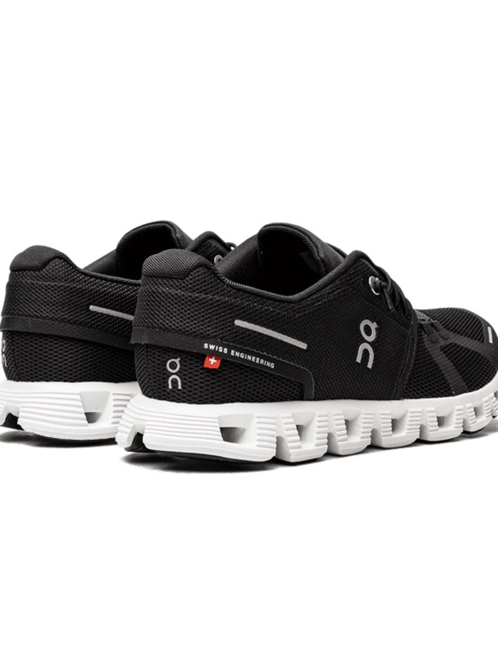 On Cloud 5 size 7 women’s Black & White Running Shoes - Picture 2 of 7
